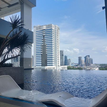 Twin Galaxy Jb Homestay By Summer Johor Bahru Exterior photo